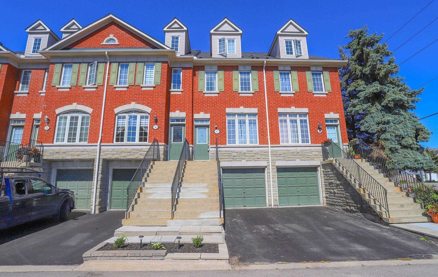 1330 Altona Road. Kingsgate On The Rouge Townhomes is located in  Pickering, Toronto - image #1 of 2