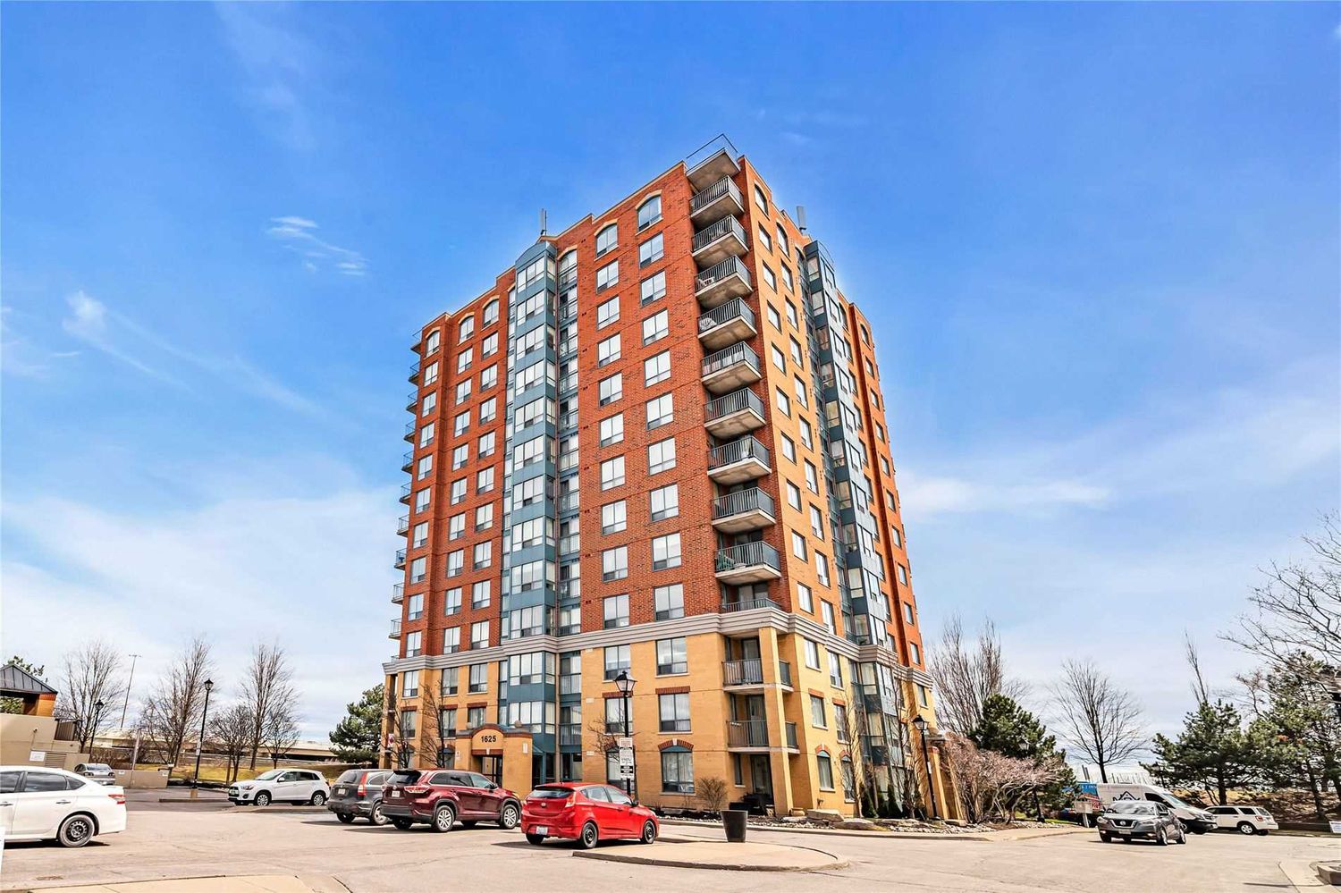 1625 Pickering Parkway. The Brockstone Condos is located in  Pickering, Toronto - image #1 of 2