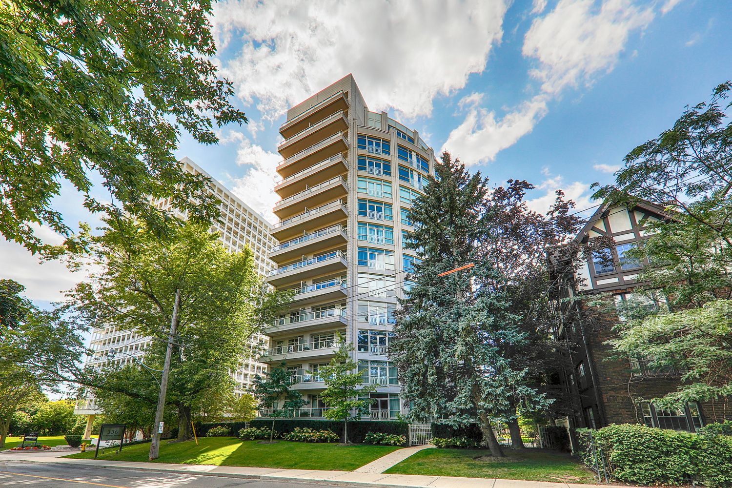 336 Spadina Road. Churchill Park Condos is located in  Midtown, Toronto - image #2 of 4