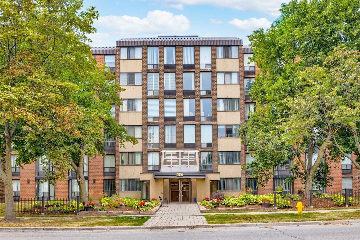 1530-1540 Pickering Parkway. Village At The Pines Condos is located in  Pickering, Toronto - image #2 of 3