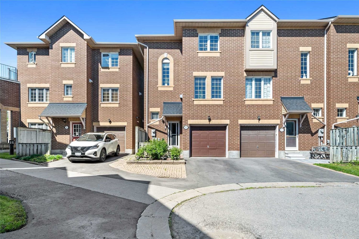 1735 Walnut Lane. Walnutiane Townhomes is located in  Pickering, Toronto - image #1 of 2