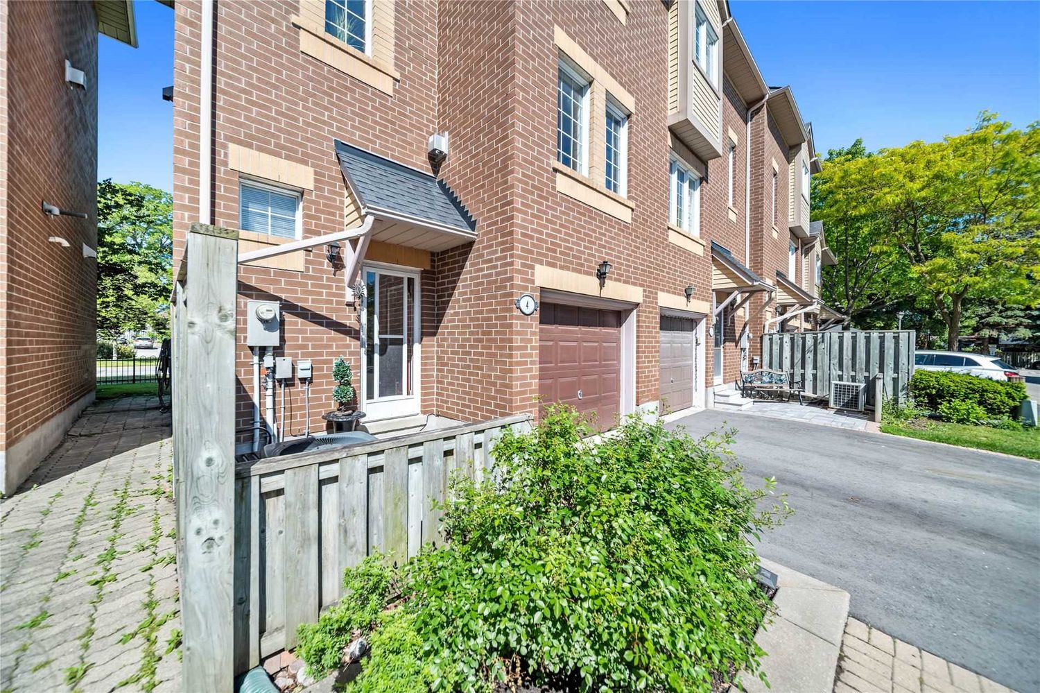 1735 Walnut Lane. Walnutiane Townhomes is located in  Pickering, Toronto - image #2 of 2