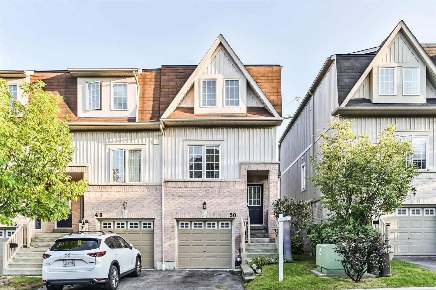 735 Sheppard Avenue. Strathmore Townhomes is located in  Pickering, Toronto - image #1 of 2