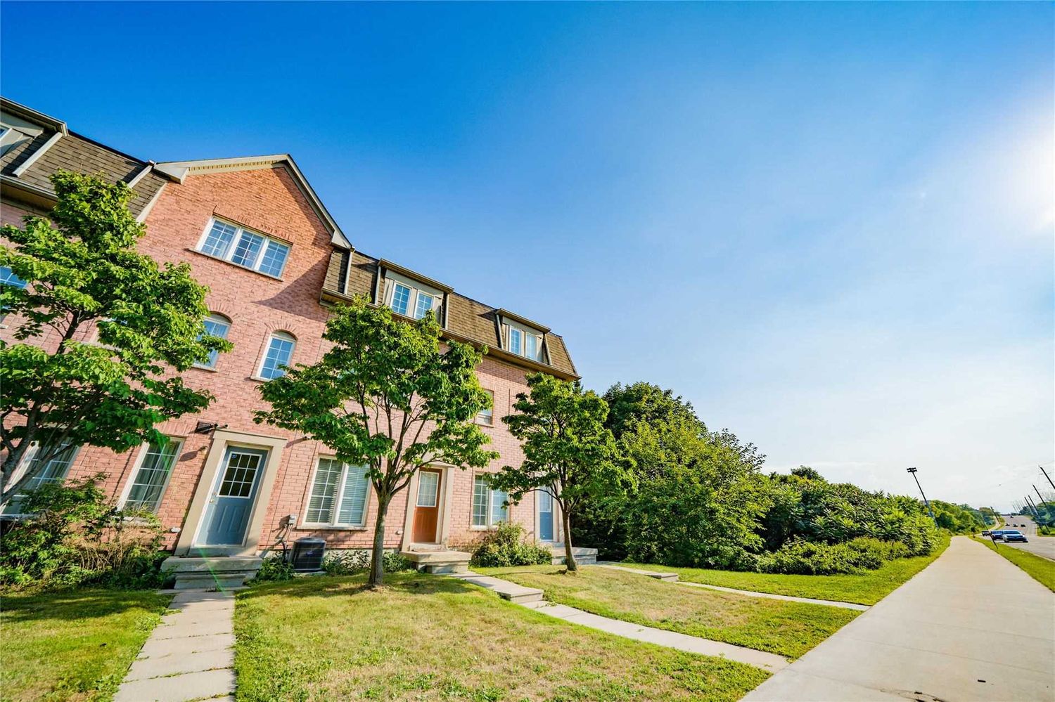 1100 Begley Street. Canoe Landing Townhomes is located in  Pickering, Toronto - image #2 of 2