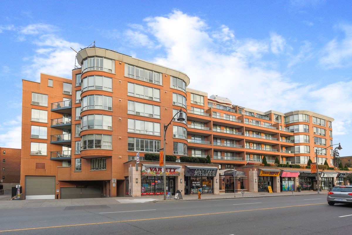 2727 Yonge St The Lawrence Park Condominiums 2 Beds 2 Baths