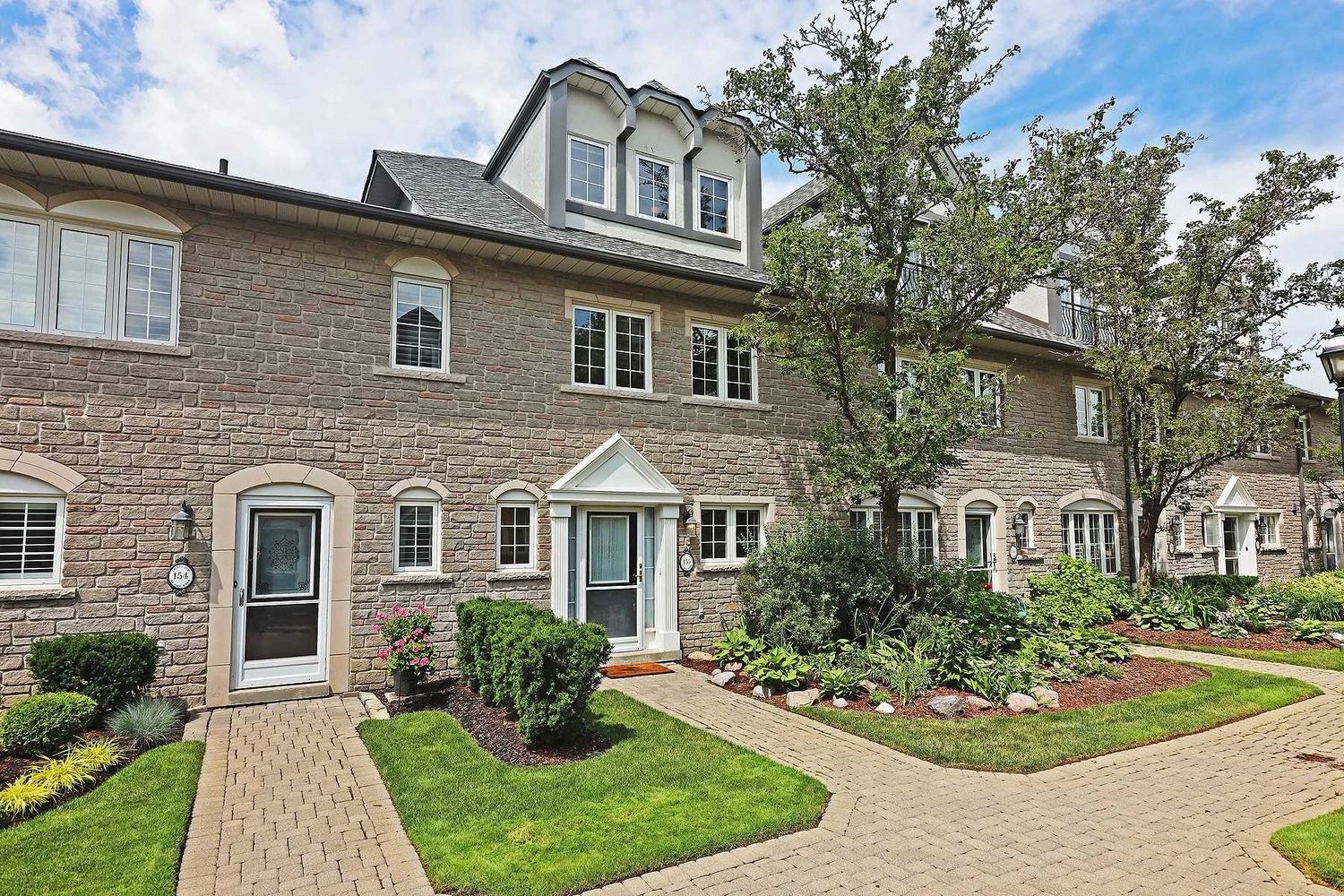 1995 Royal Road. Chateaux Townhomes is located in  Pickering, Toronto - image #1 of 2