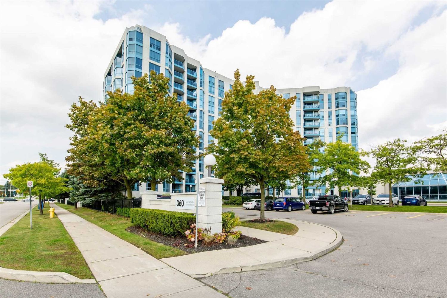360 Watson Street West. Sailwinds Condos is located in  Whitby, Toronto - image #2 of 2
