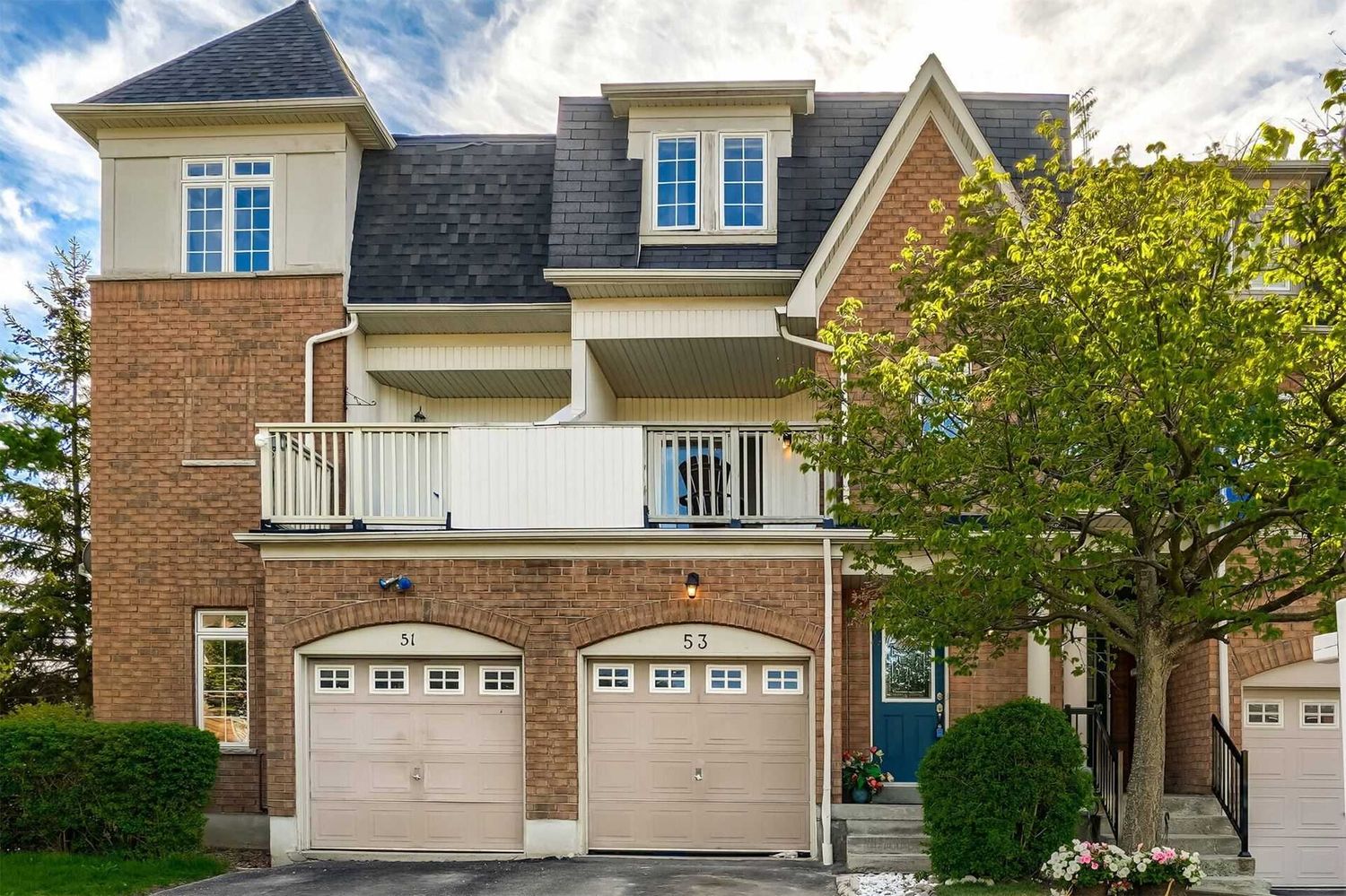 1-118 Sprucedale Way. Sprucedale & Palisades Townhomes is located in  Whitby, Toronto - image #1 of 2