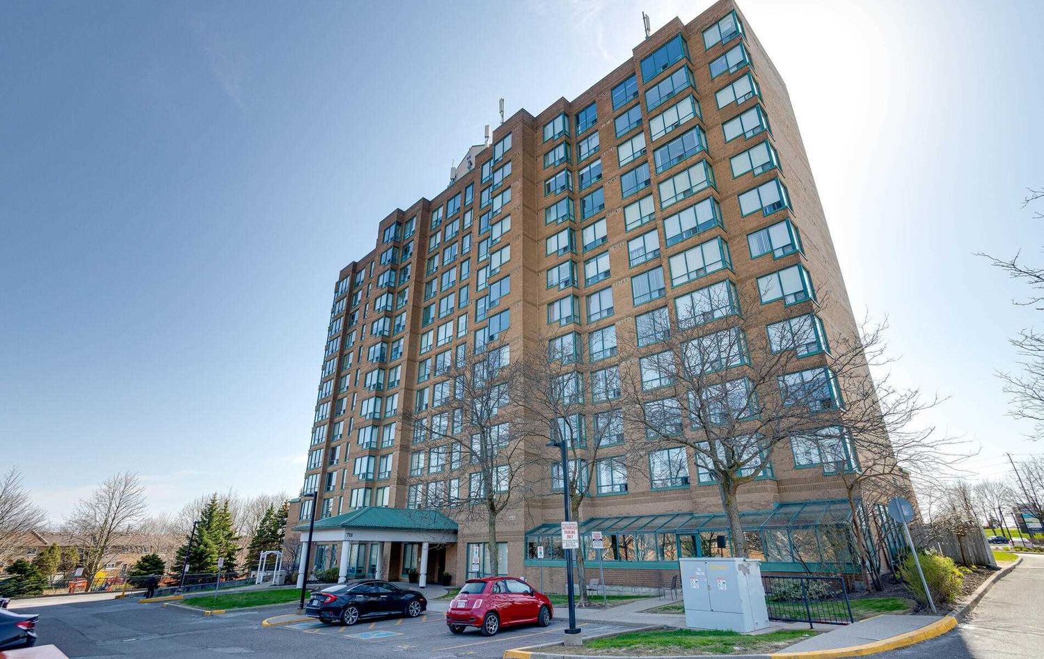 711 Rossland Road E. The Waldorf Condos is located in  Whitby, Toronto - image #2 of 2