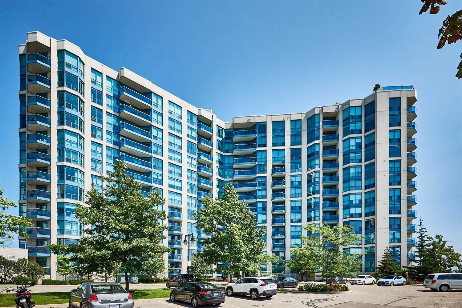 340 Watson Street West. The Yacht Club Condos is located in  Whitby, Toronto - image #1 of 3