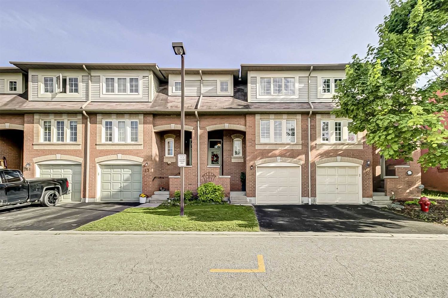 1801 Nichol Avenue. 1801 Nichol Avenue Townhomes is located in  Whitby, Toronto - image #1 of 2