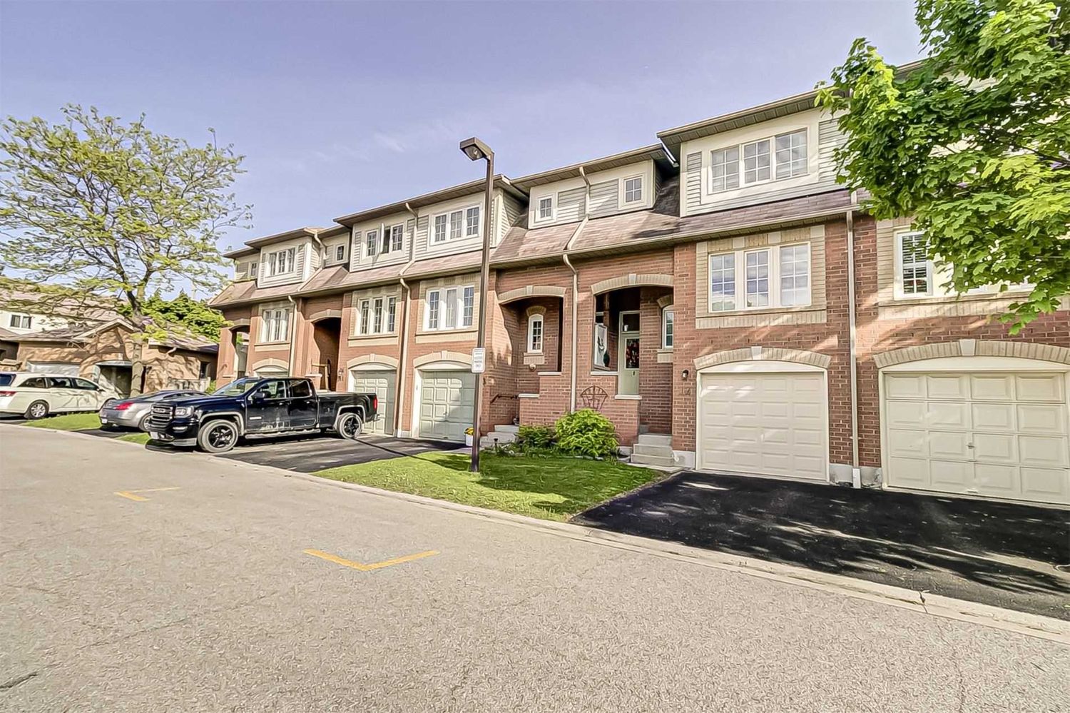 1801 Nichol Avenue. 1801 Nichol Avenue Townhomes is located in  Whitby, Toronto - image #2 of 2