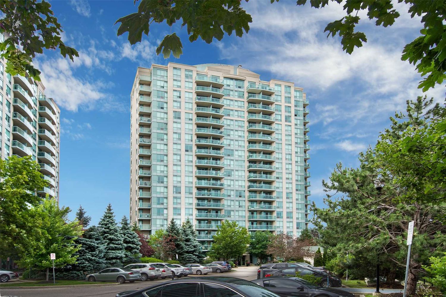 2545 Erin Centre Boulevard. Parkway Place III Condos is located in  Mississauga, Toronto - image #1 of 2
