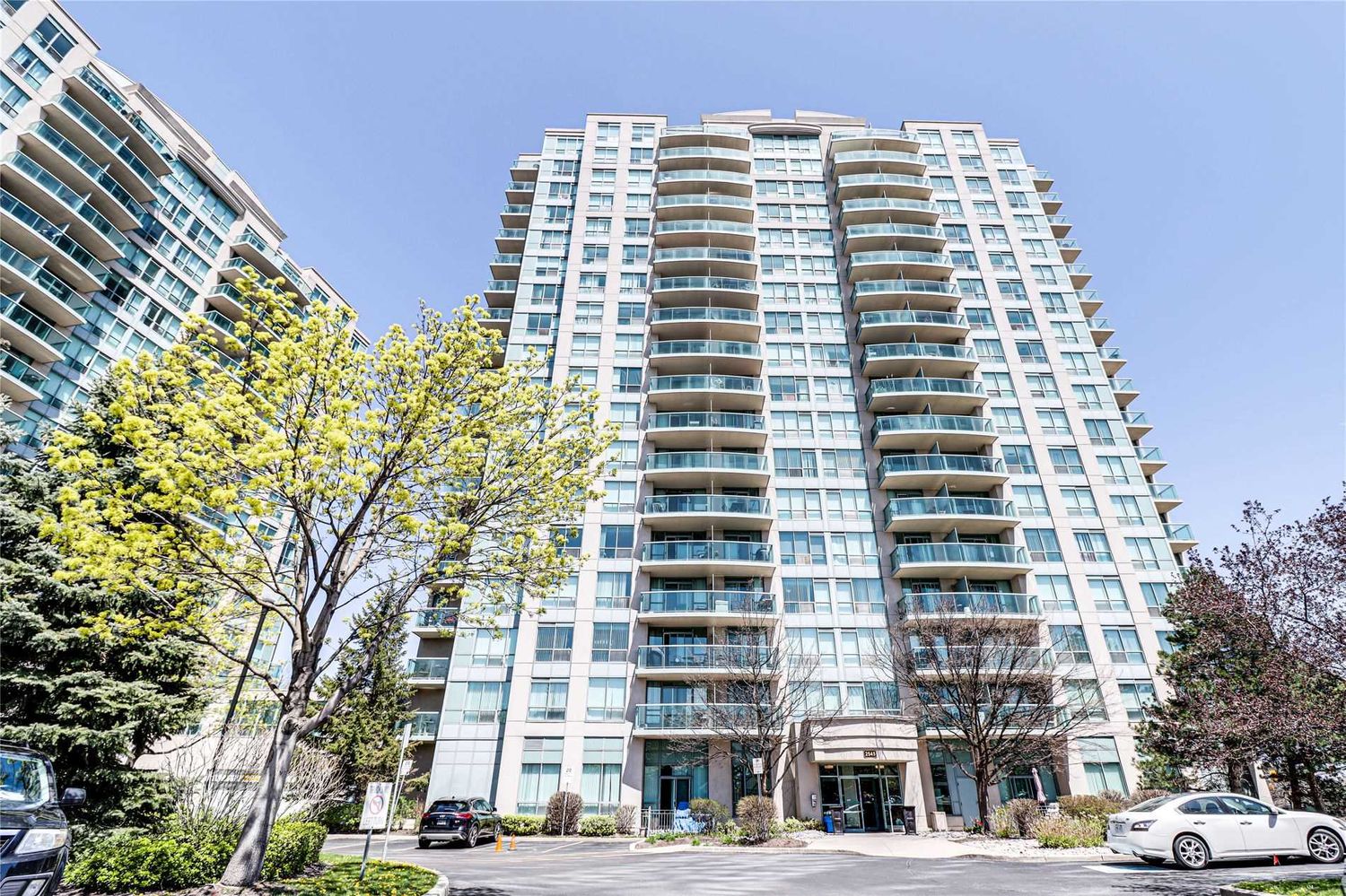 2545 Erin Centre Boulevard. Parkway Place III Condos is located in  Mississauga, Toronto - image #2 of 2