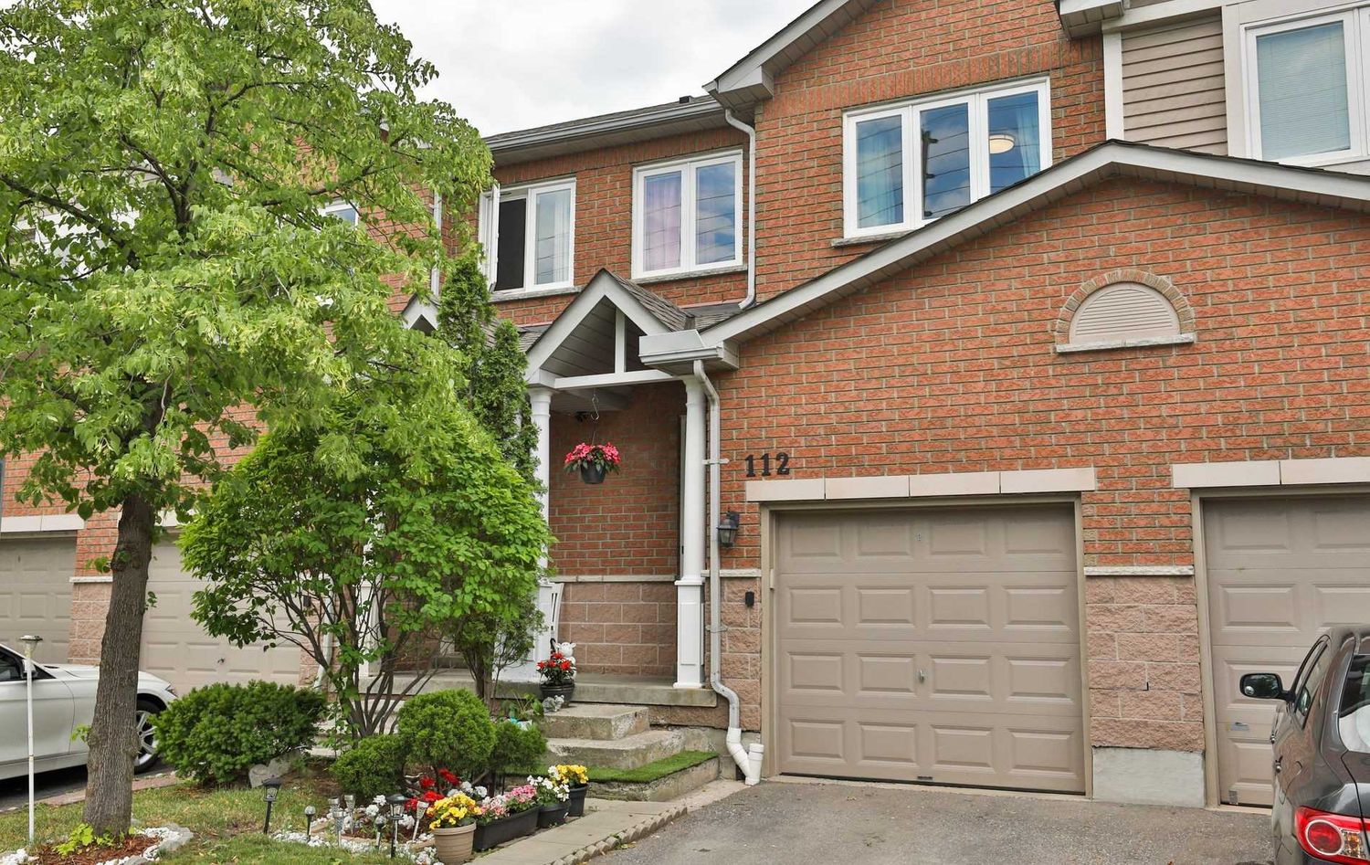 833 Scollard Court. The Village of Lindenview Townhomes is located in  Mississauga, Toronto - image #1 of 2