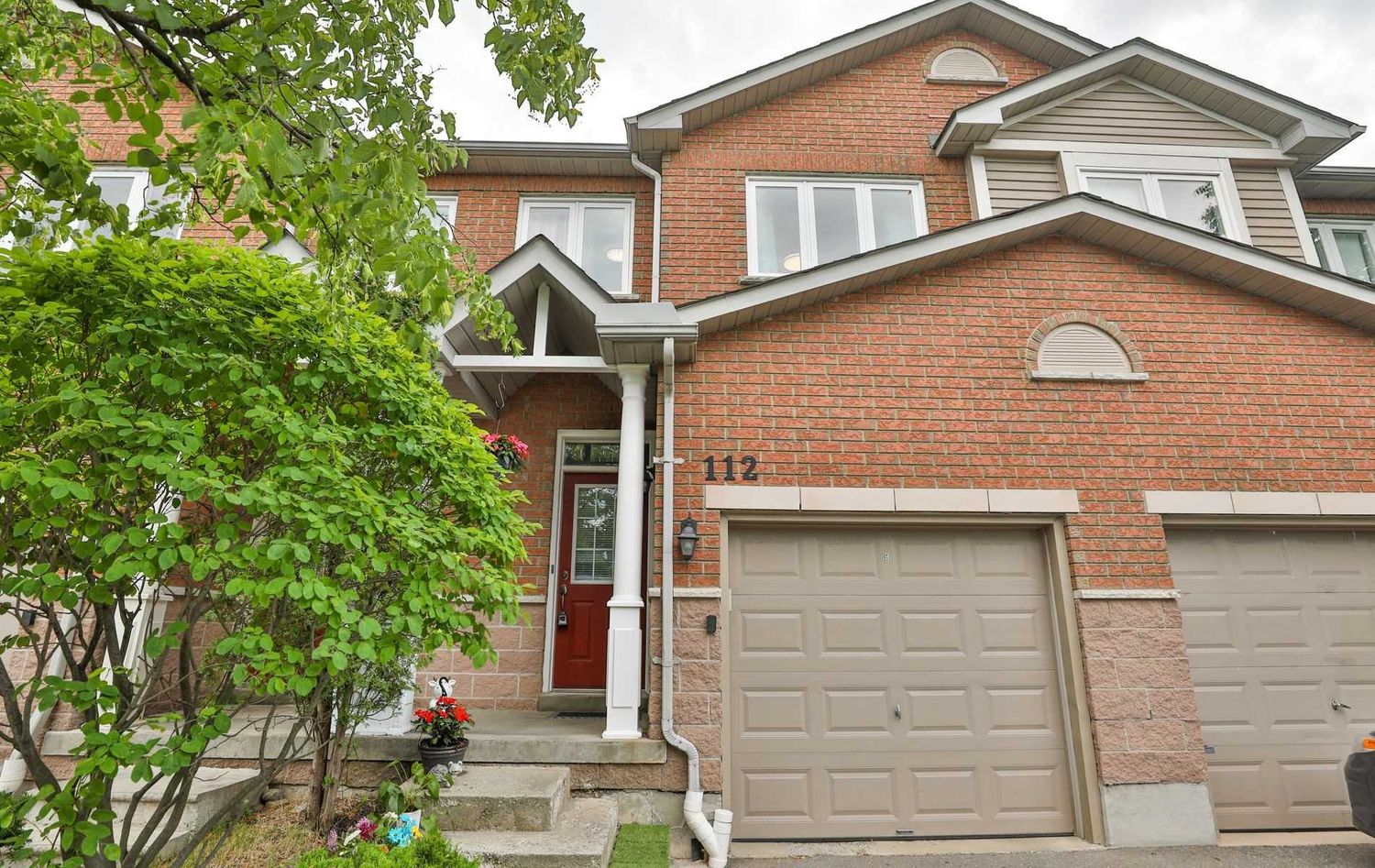 833 Scollard Court. The Village of Lindenview Townhomes is located in  Mississauga, Toronto - image #2 of 2