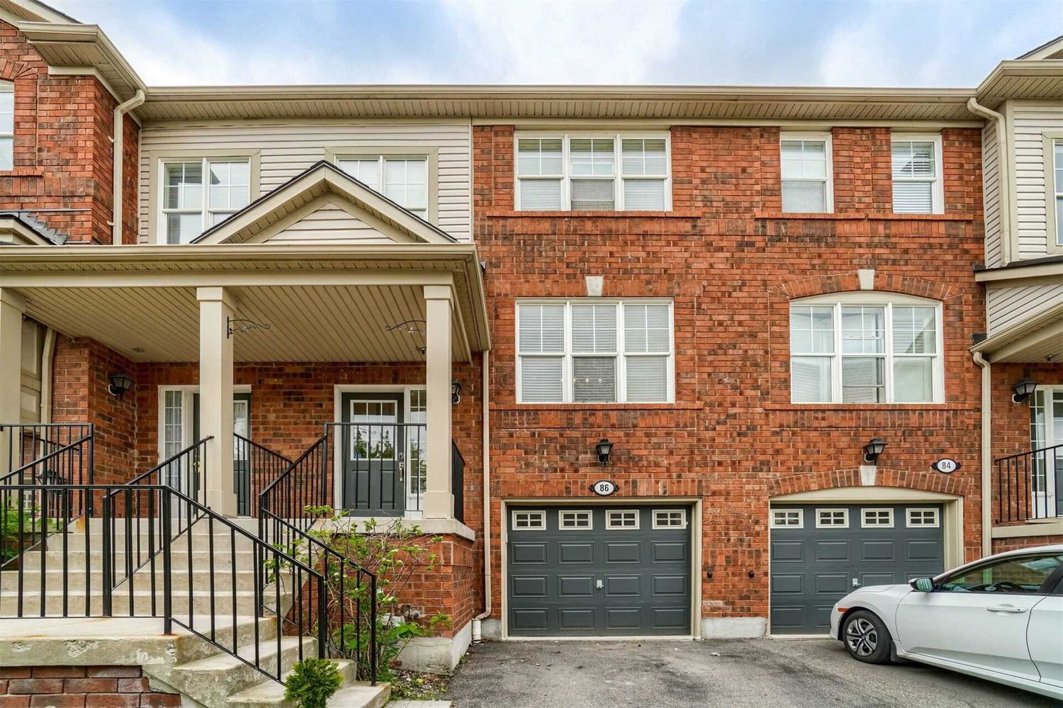 5980 Whitehorn Avenue. 5980 Whitehorn Townhomes is located in  Mississauga, Toronto - image #1 of 2