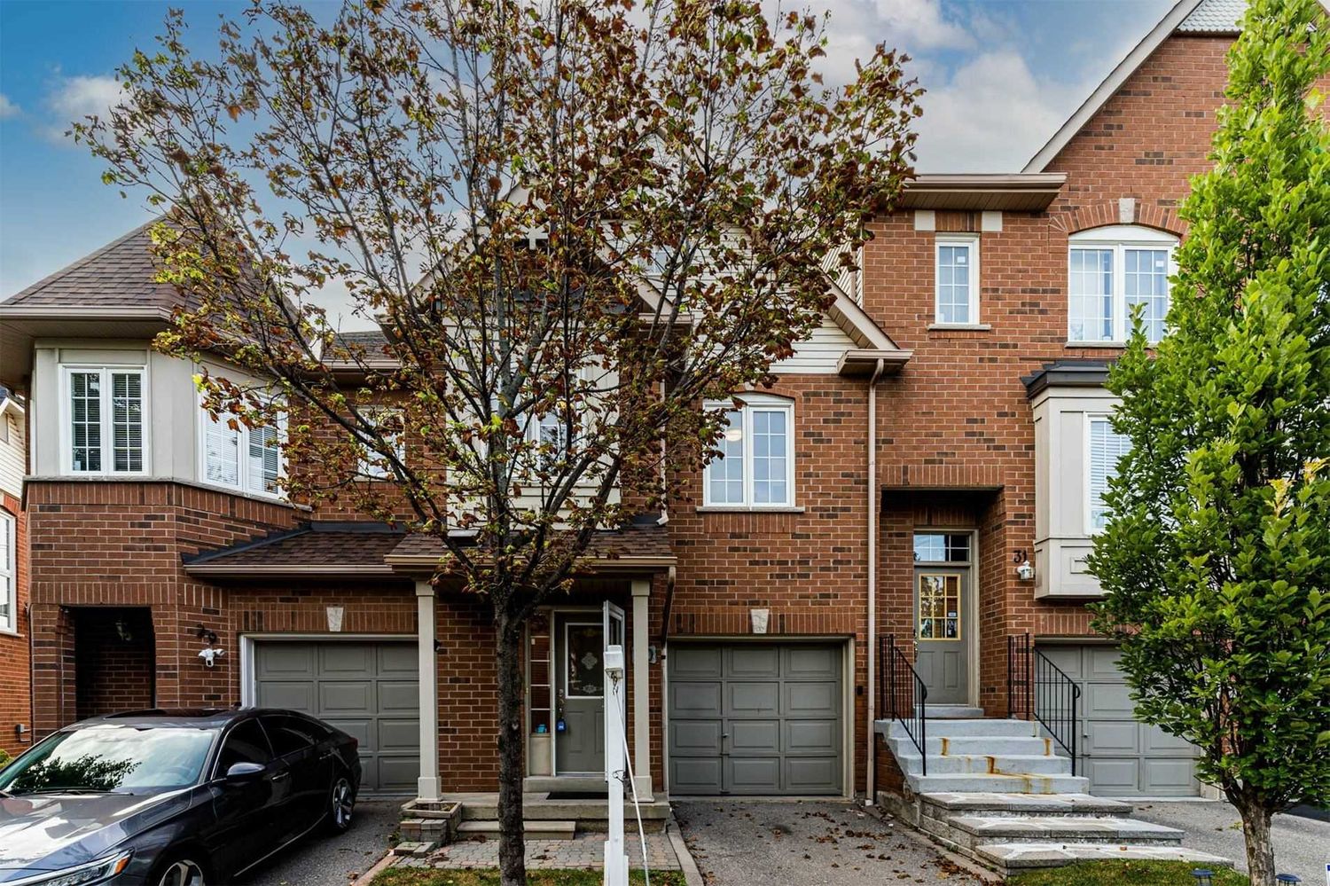 1575 South Parade Court. 1575 South Parade Townhomes is located in  Mississauga, Toronto - image #1 of 2