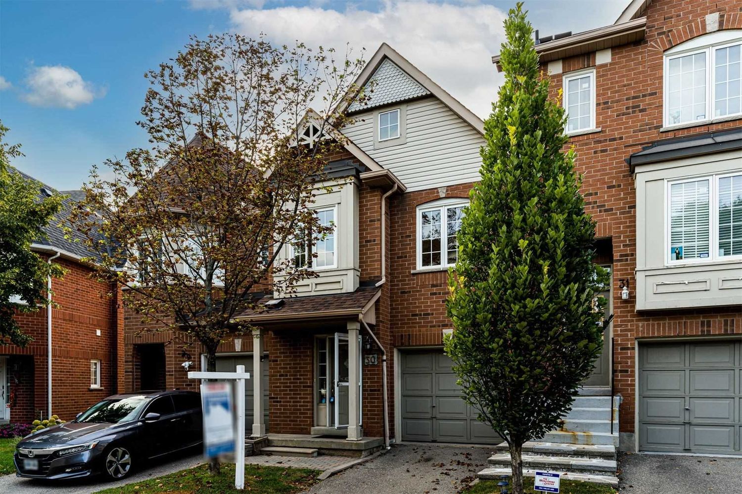 1575 South Parade Court. 1575 South Parade Townhomes is located in  Mississauga, Toronto - image #2 of 2