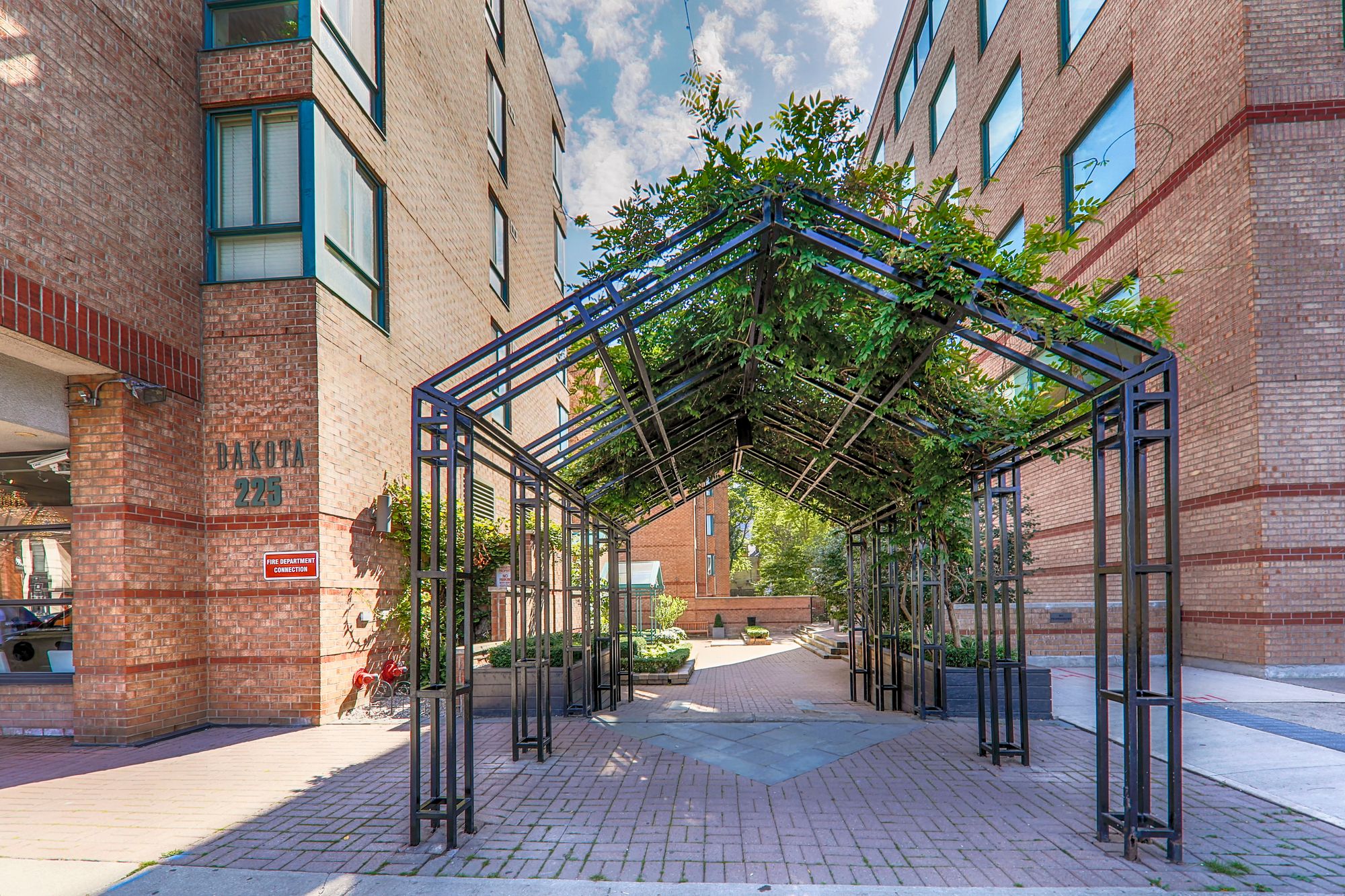 225 Davenport Rd The Dakota 2 Condos for Sale & 0 Units for Rent