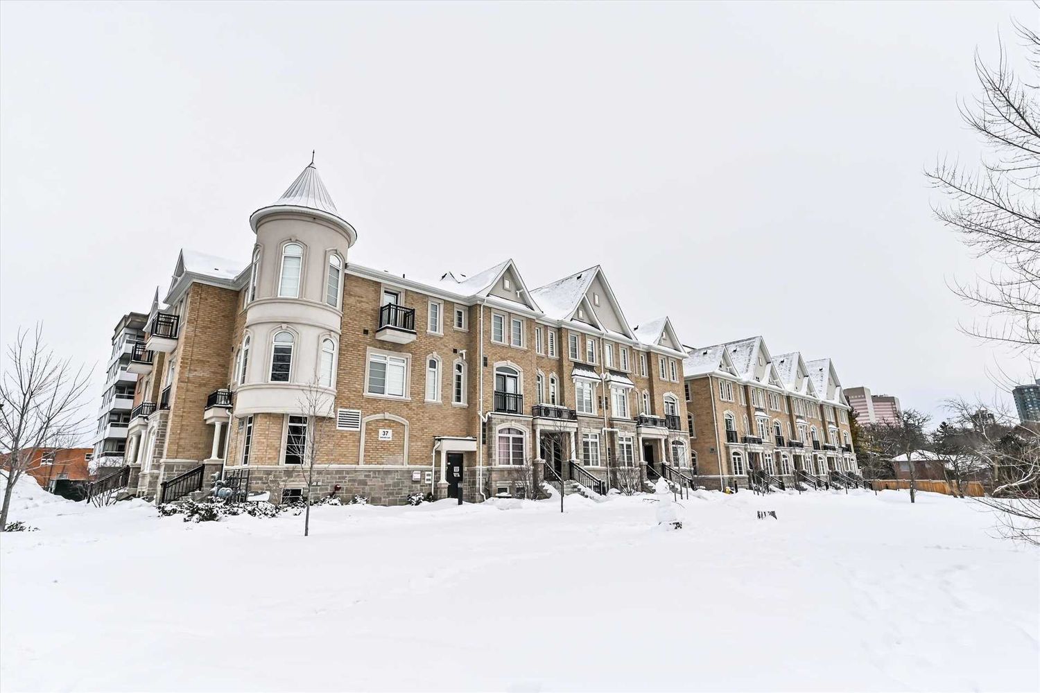 37-39 Drewry Avenue. 37 & 39 Drewry Ave Townhomes is located in  North York, Toronto - image #1 of 2