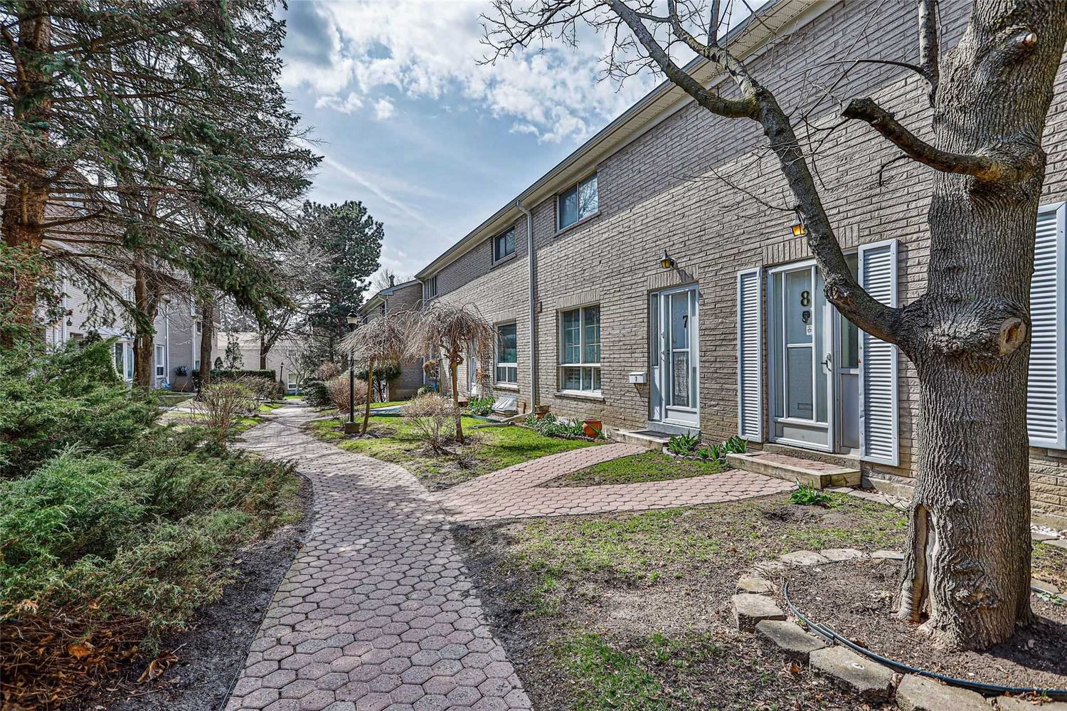 75-85 Rameau Drive. Rameau Drive Townhomes is located in  North York, Toronto - image #1 of 2