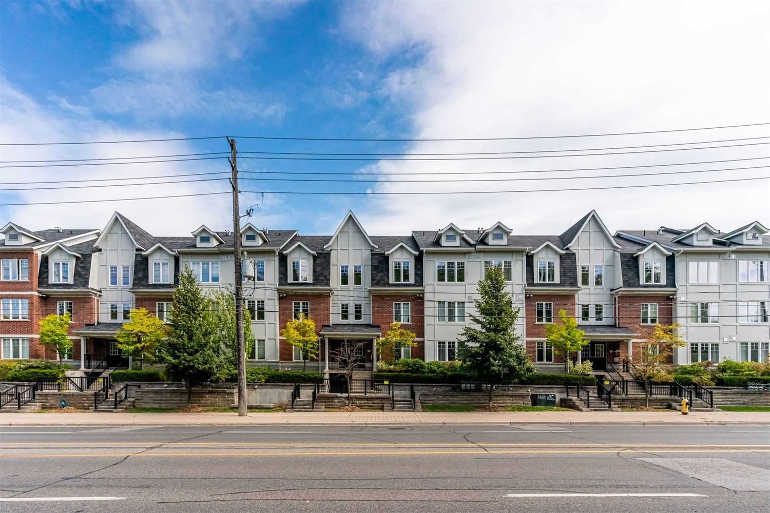 667-671 Warden Avenue. The Bell Estate Townhomes is located in  Scarborough, Toronto - image #1 of 2