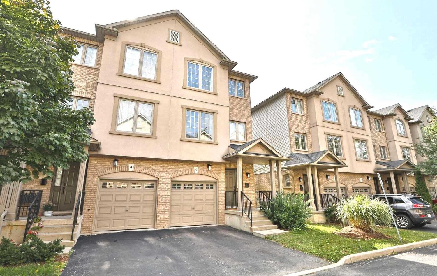 1248 Guelph Line. 1248 Guelph Line Townhomes is located in  Burlington, Toronto - image #1 of 2