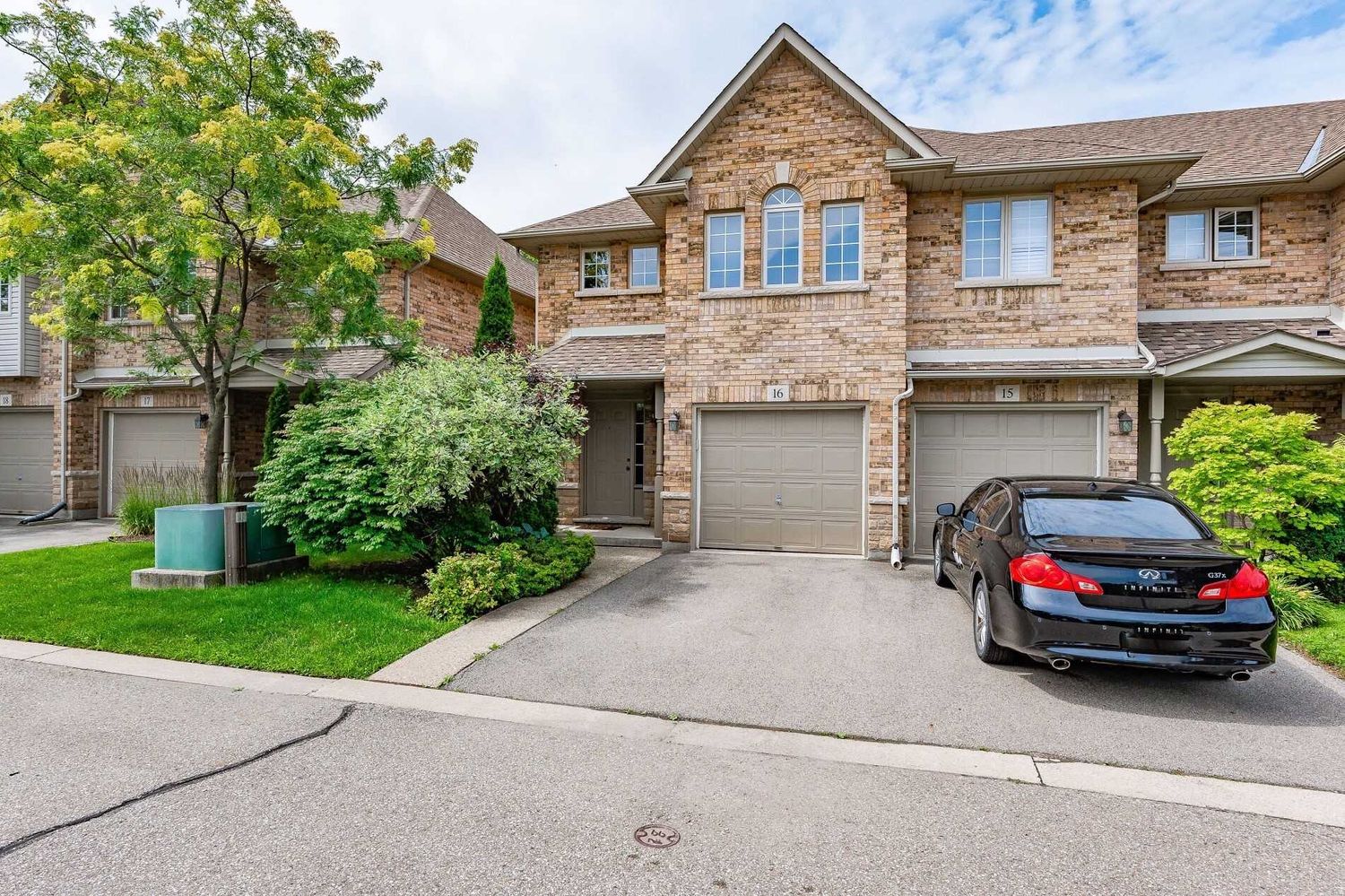 1276 Silvan Forest Drive. 1276 Silvan Forest Drive Townhomes is located in  Burlington, Toronto - image #2 of 2