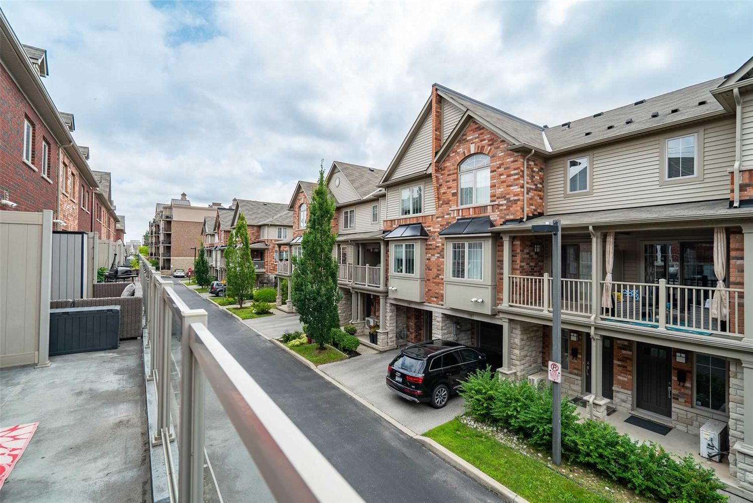 362 Plains Road E. 362 Plains Road E Townhomes is located in  Burlington, Toronto - image #2 of 2