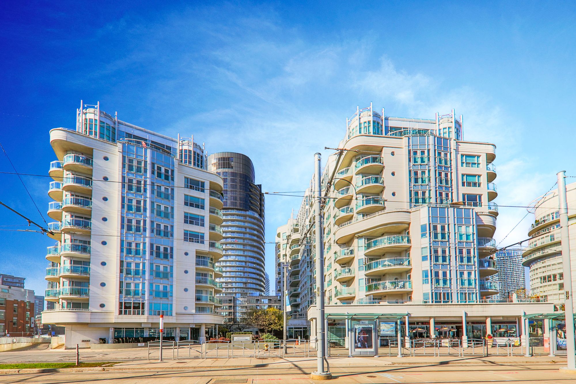 600 Queens Quay W Queens Harbour 2 Condos for Sale & 1 Unit for