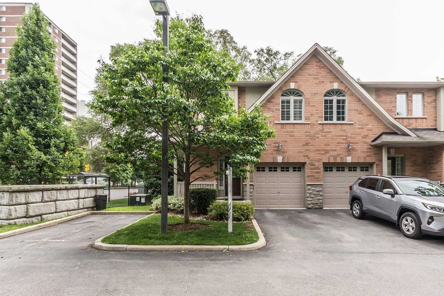 540 Guelph Line. 540 at Central Park Townhomes is located in  Burlington, Toronto - image #1 of 2