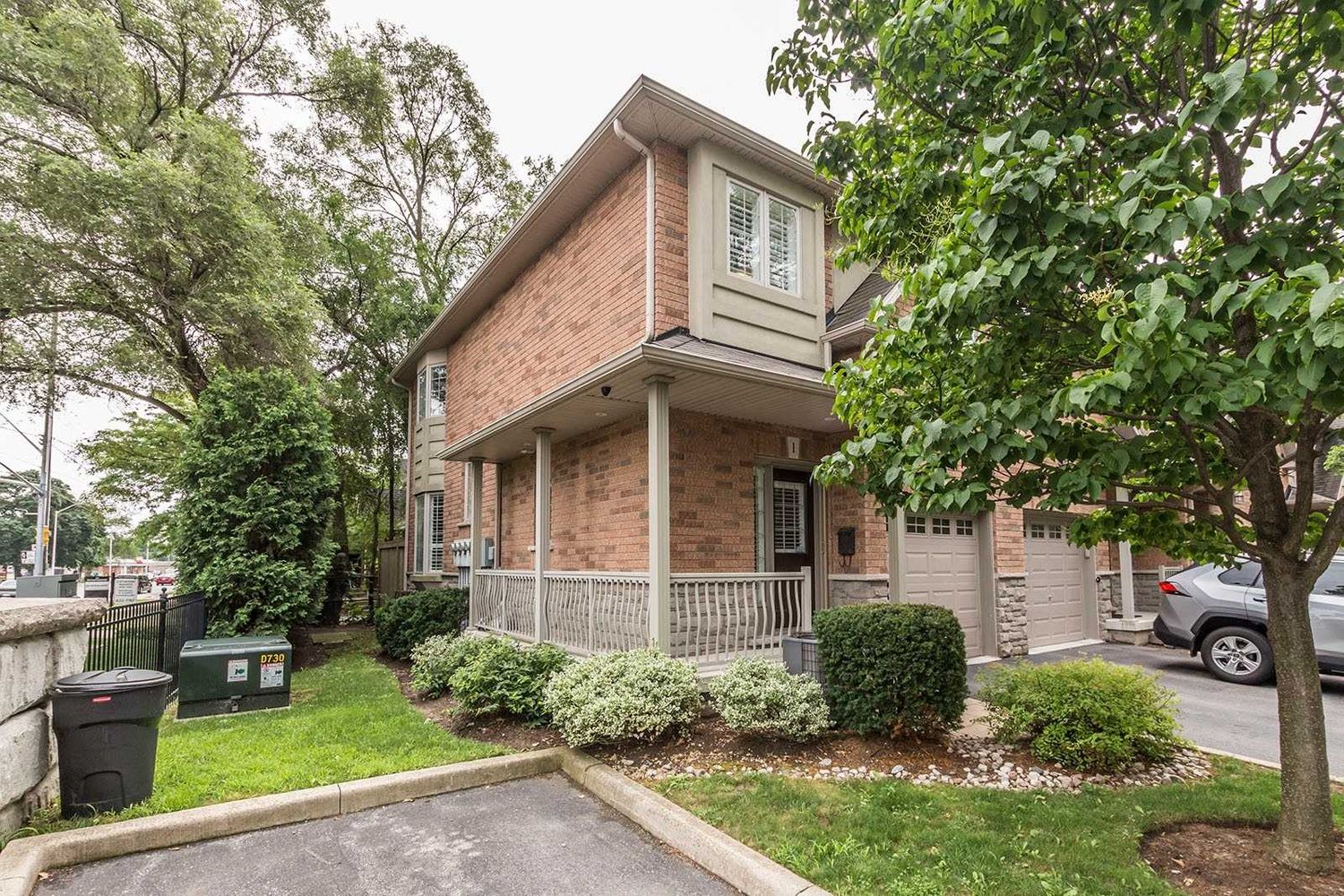 540 Guelph Line. 540 at Central Park Townhomes is located in  Burlington, Toronto - image #2 of 2