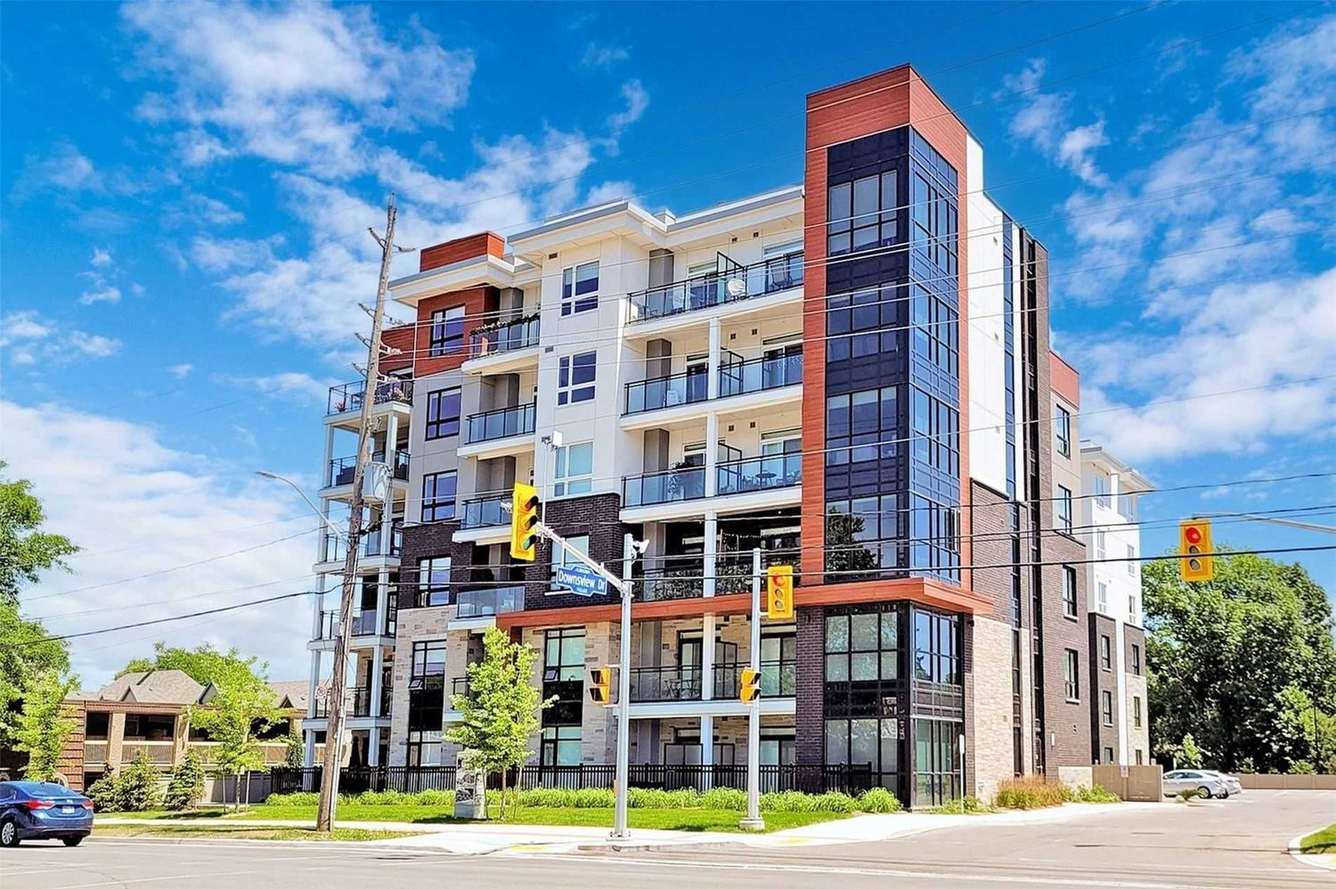 340 Plains Road E. Affinity Condominiums is located in  Burlington, Toronto - image #1 of 3