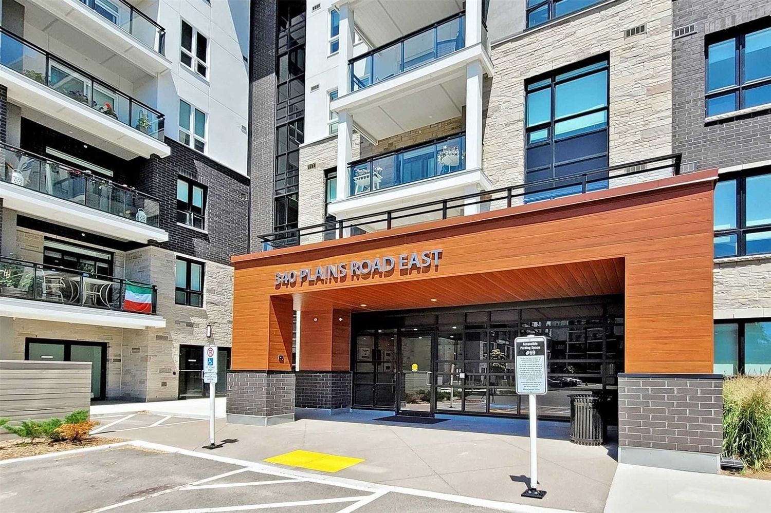 340 Plains Road E. Affinity Condominiums is located in  Burlington, Toronto - image #3 of 3