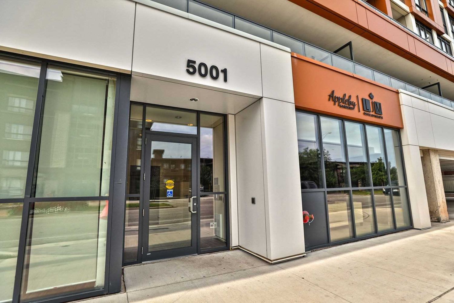 5001 Corporate Drive. Appleby Gardens Condos is located in  Burlington, Toronto - image #3 of 3