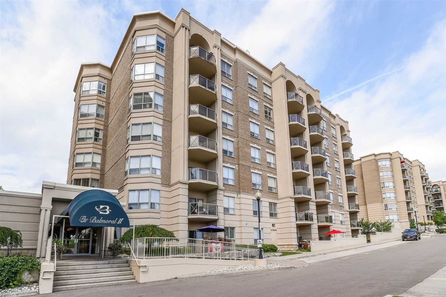 2085 Amherst Heights Drive. Balmoral II Condos is located in  Burlington, Toronto - image #1 of 2