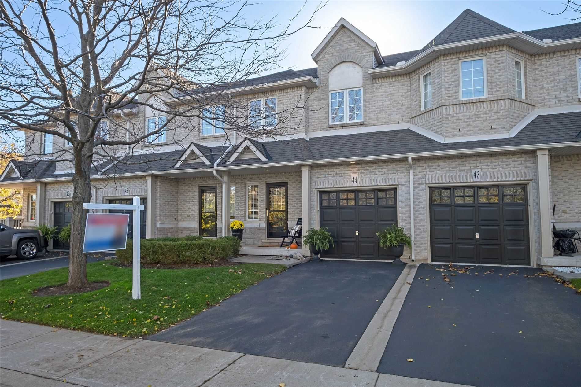 1375 Stephenson Dr Graham's Court Townhomes 2 Beds 3 Baths Unit 28 Strata.ca