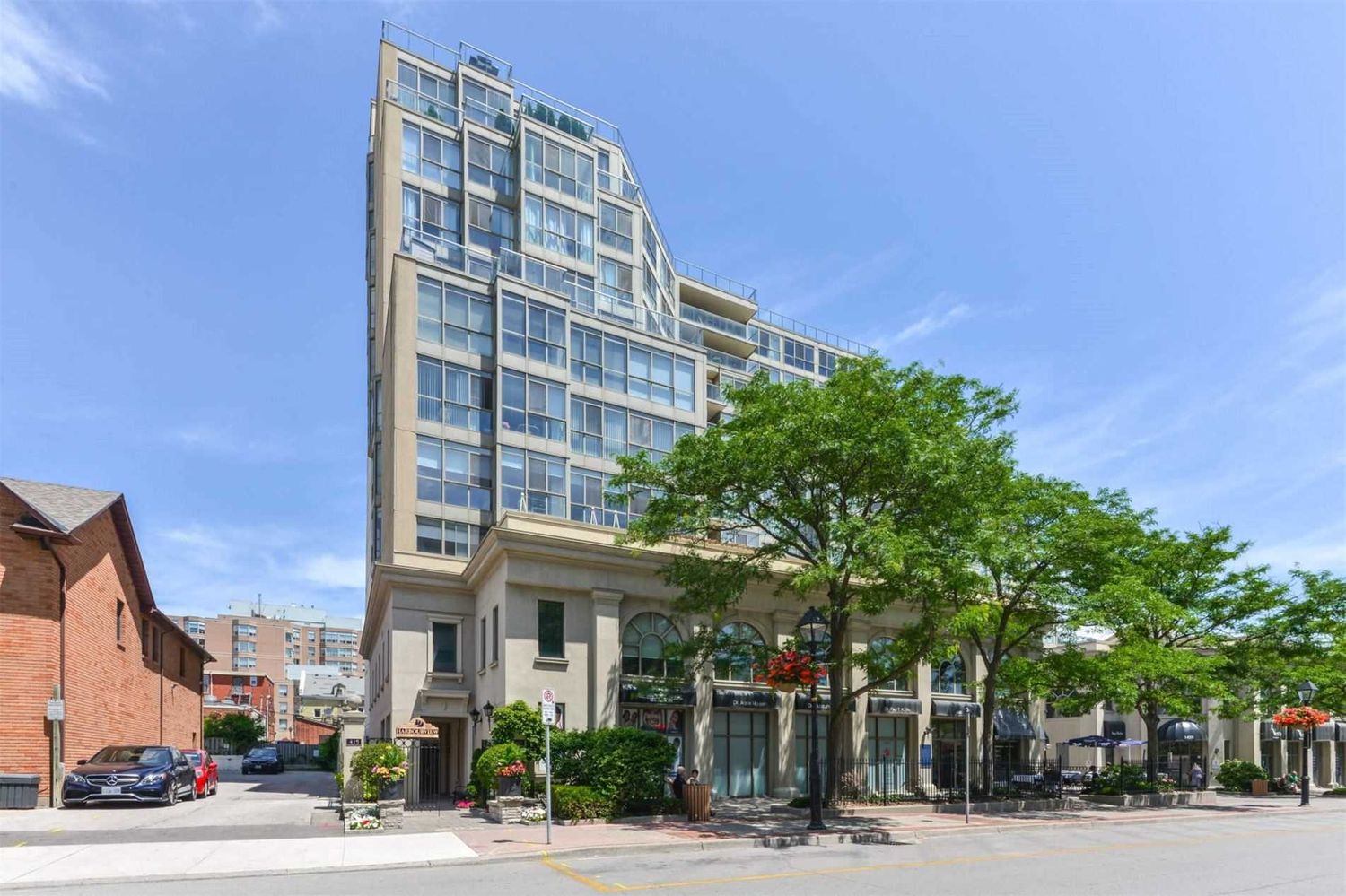 415 Locust Street. Harbourview Residences Condos is located in  Burlington, Toronto - image #2 of 2