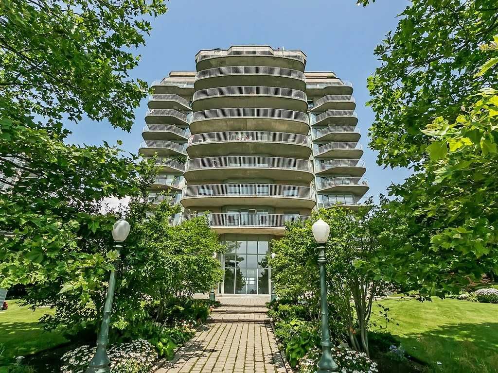 2190 Lakeshore Road. Lakepoint Condos is located in  Burlington, Toronto - image #1 of 2
