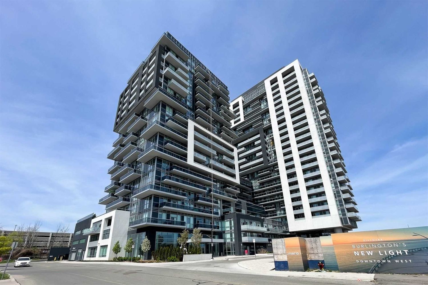 2081-2093 Fairview Street. Paradigm Condos is located in  Burlington, Toronto - image #1 of 2