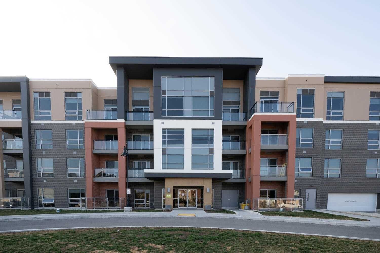 4040 Upper Middle Road. ParkCity Condominiums is located in  Burlington, Toronto - image #1 of 3