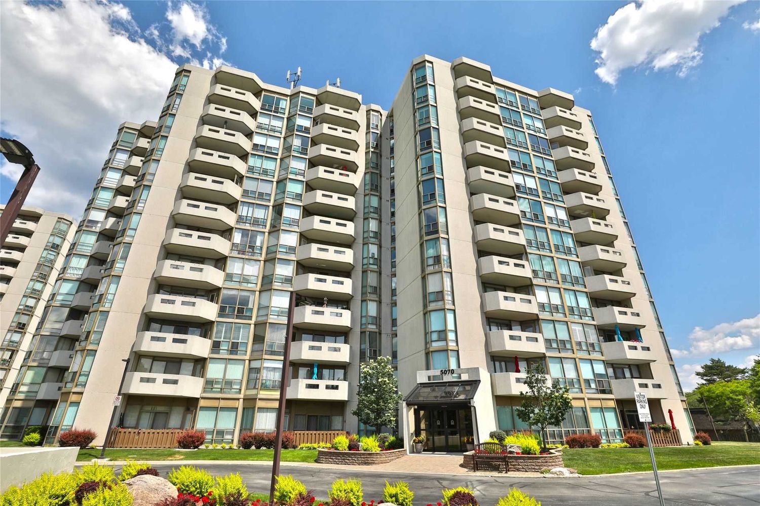 5070 Pinedale Avenue. Pinedale Estates III Condos is located in  Burlington, Toronto - image #2 of 2