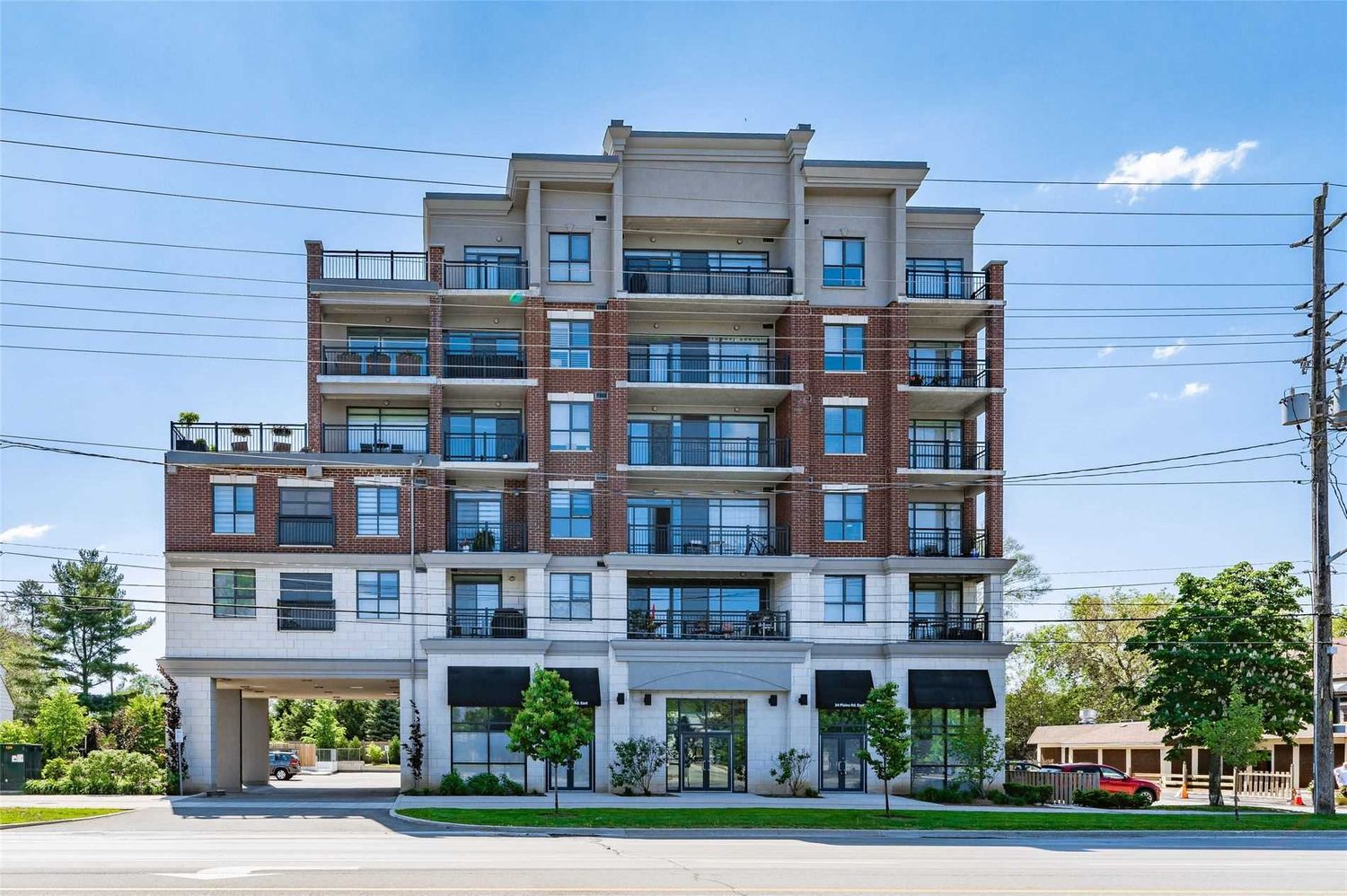 34 Plains Road E. Seasons Condominiums is located in  Burlington, Toronto - image #1 of 3