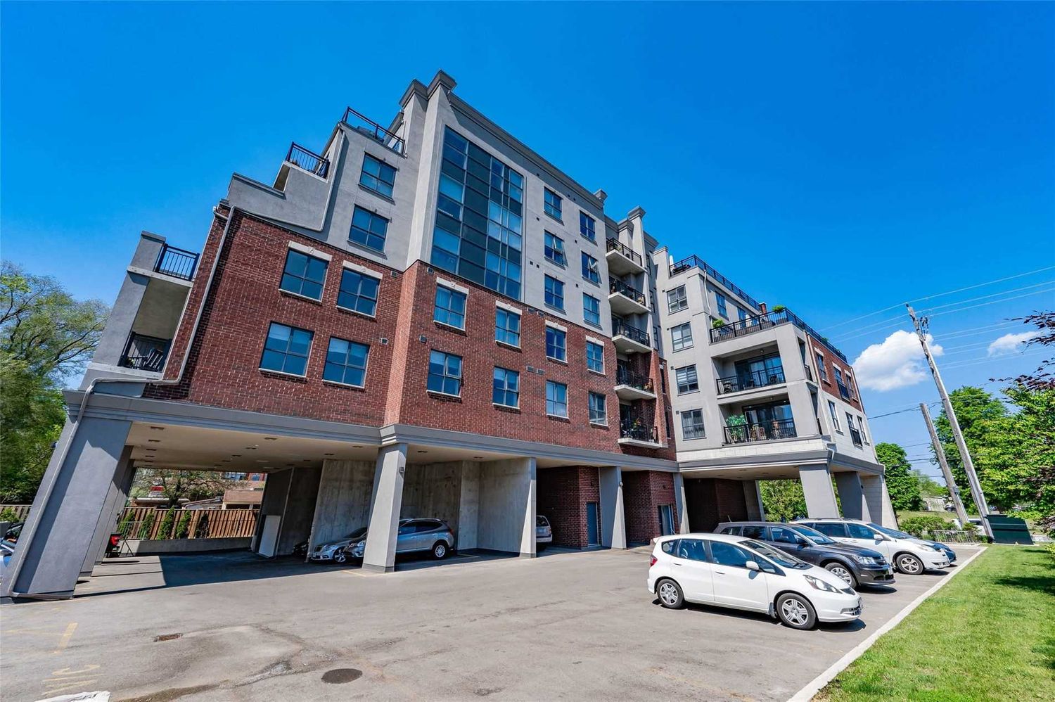 34 Plains Road E. Seasons Condominiums is located in  Burlington, Toronto - image #3 of 3