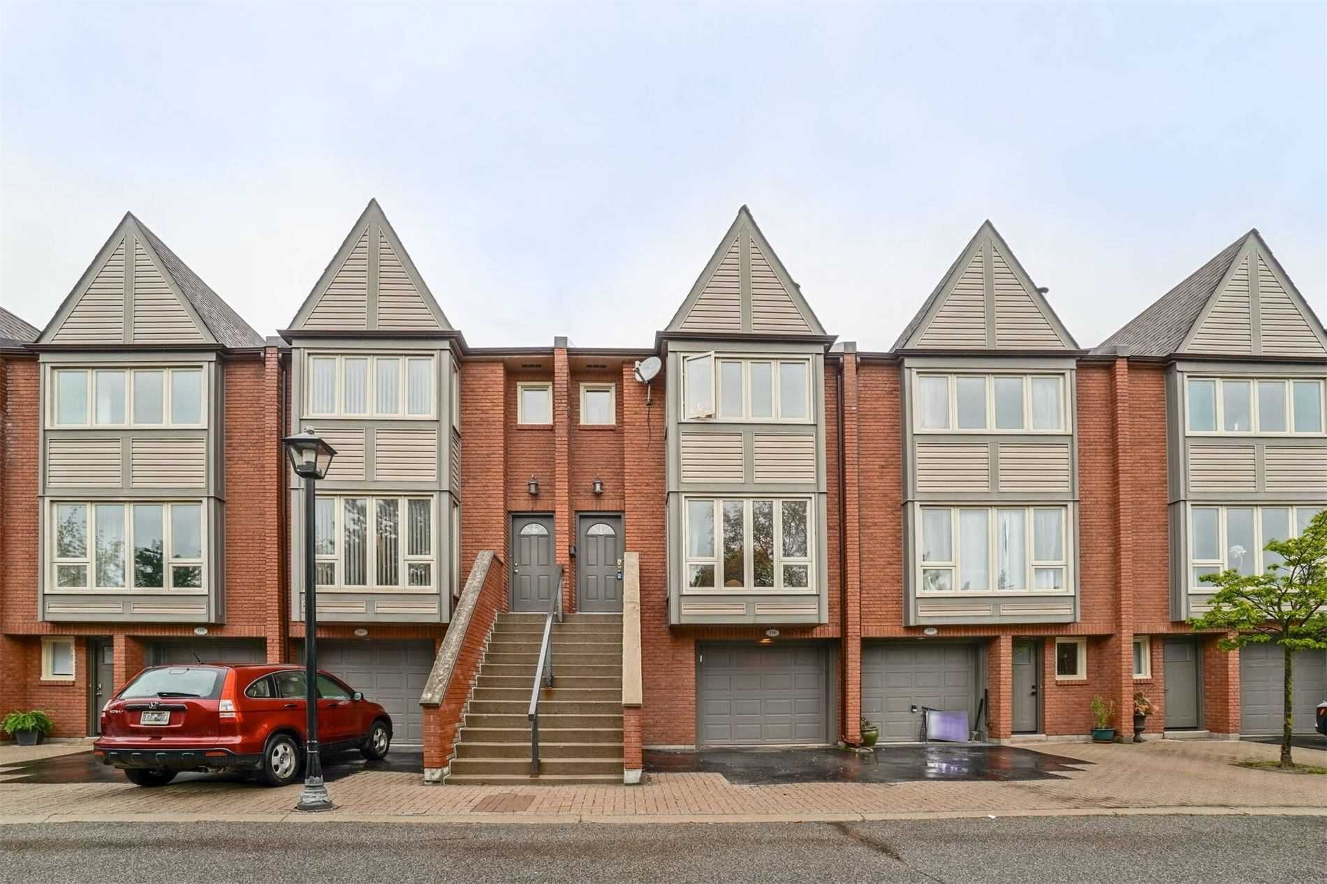 895 Maple Ave The Brownstones Townhomes 2 Beds 2 Baths Unit 208 Strata.ca 895 Maple Ave The Brownstones Townhomes 2 Beds 2 Baths Unit 208 Strata.ca