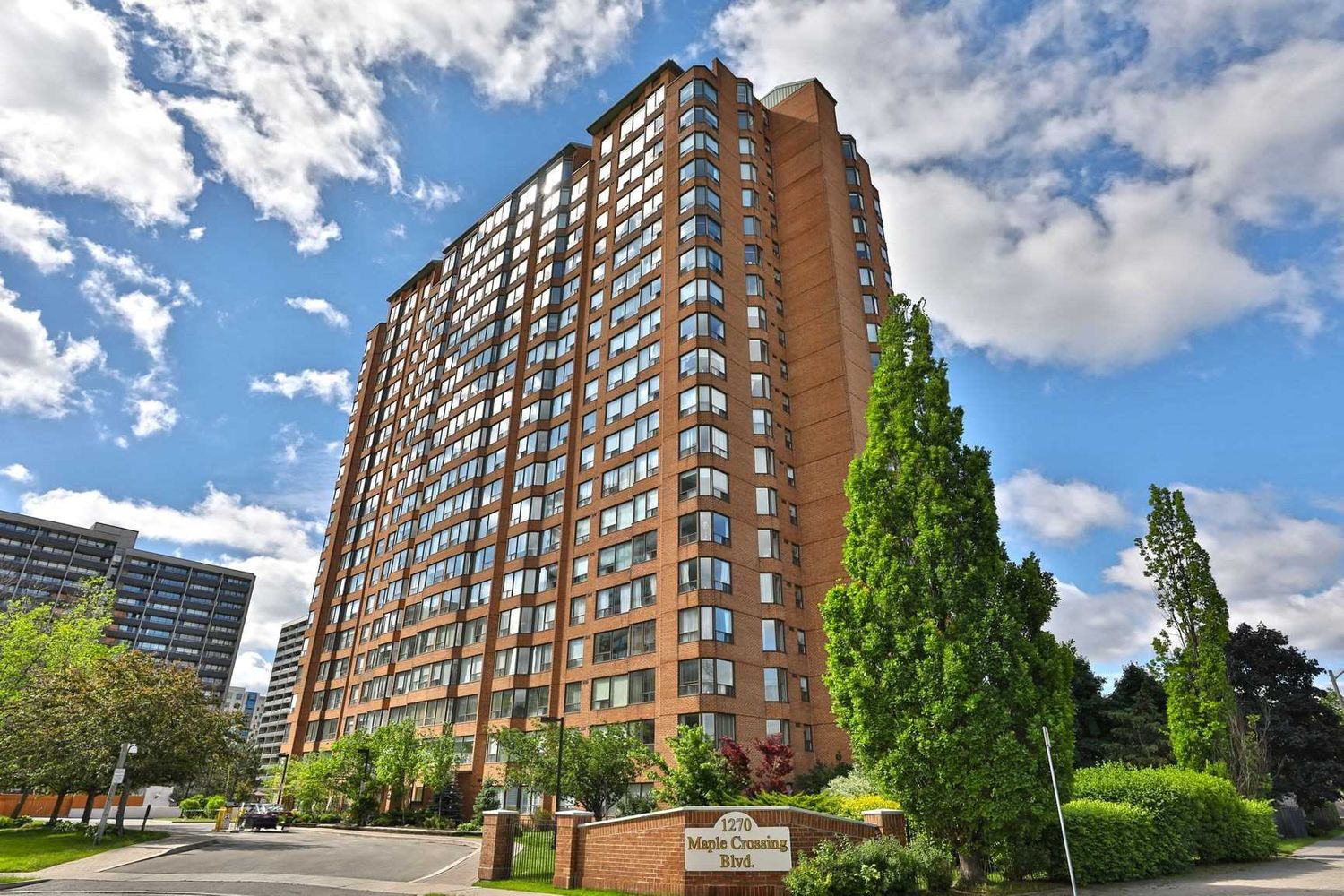1270 Maple Crossing Boulevard. The Palace Condo is located in  Burlington, Toronto - image #1 of 3
