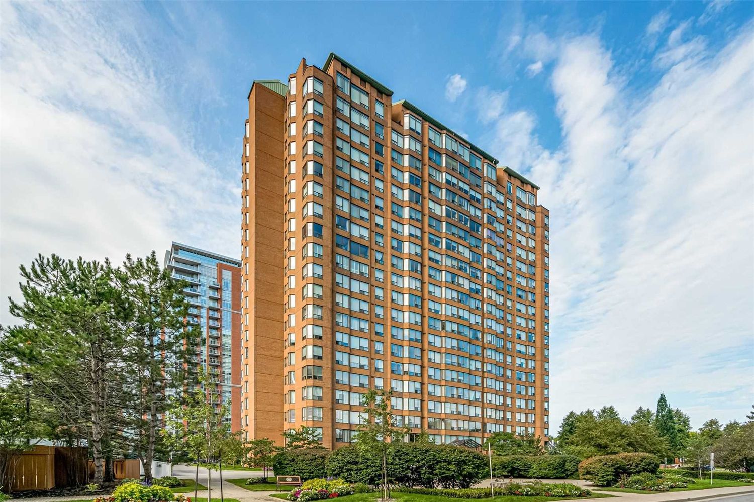 1270 Maple Crossing Boulevard. The Palace Condo is located in  Burlington, Toronto - image #3 of 3