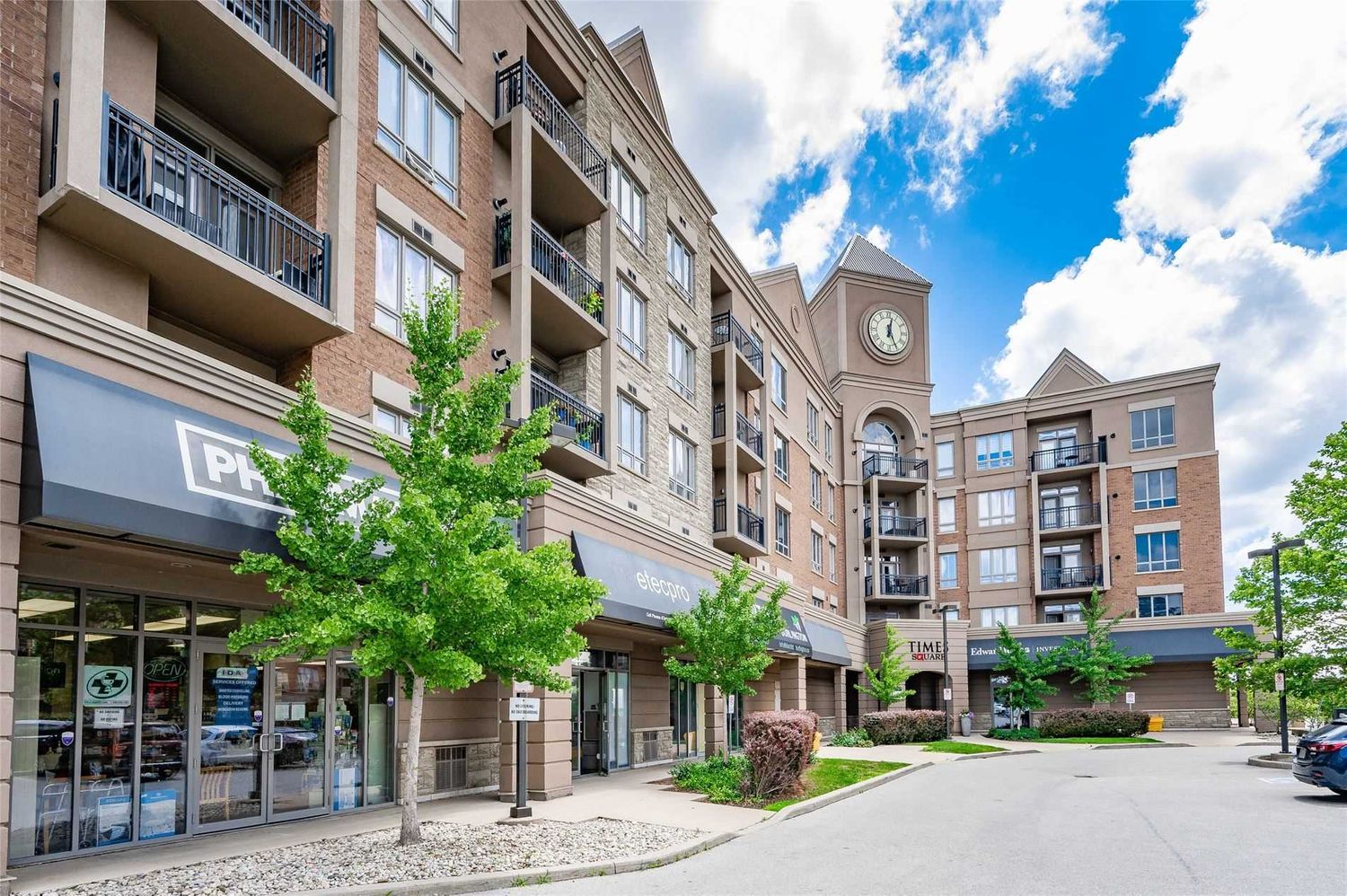 5327 Upper Middle Road. Times Square Condos is located in  Burlington, Toronto - image #3 of 3