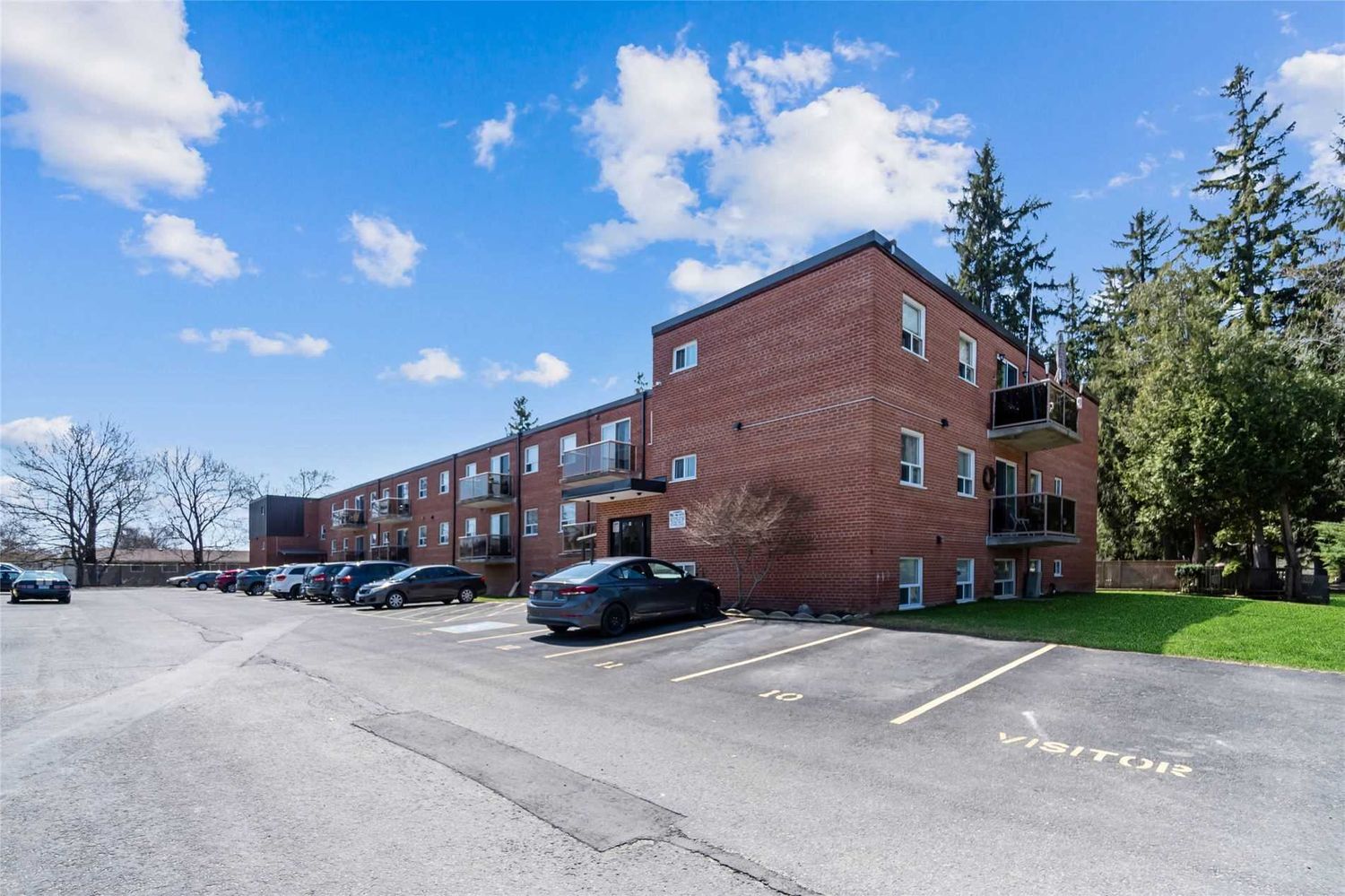 24 Ransom Street. 24 Ransom Street Condos is located in  Halton Hills, Toronto - image #1 of 2